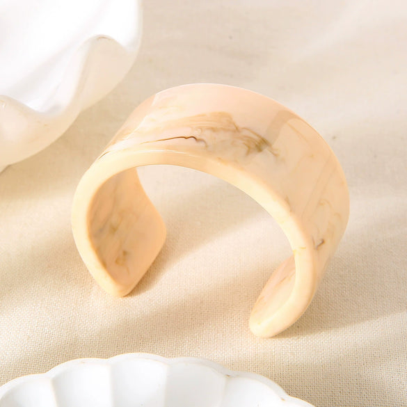 Wholesale Handmade Geometric Retro Offwhite Textured Wide Open Resin Bracelet Jewelry For Women