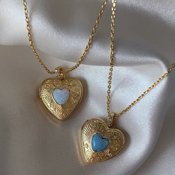 Wholesale Heart Photo Box Pendant Necklace With Opening And Closing Peach Heart Pendant Clavicle Chain Copper Plated Titanium Steel Material Electroplating Treatment