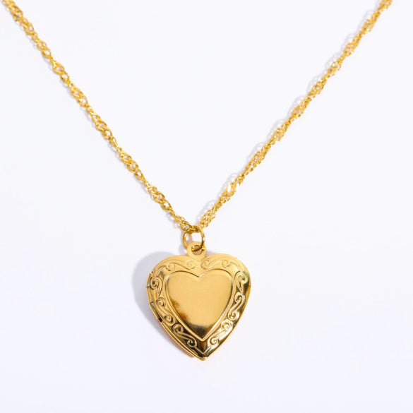 Wholesale Heart Shape Openable Photo Album Necklace With Zircon Copper And Titanium Steel Real Gold Plated O Word Chain