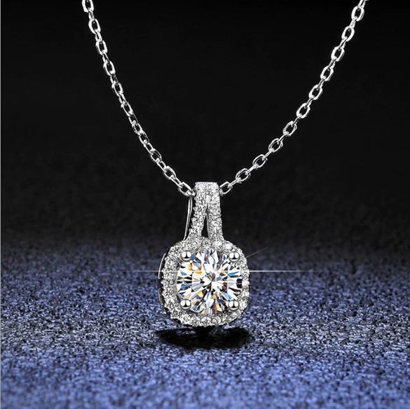 Wholesale Heart Shaped Cow Head Pendant Necklace With Little Red Riding Book Quick Hand Shake Voice 1 Karat Moissanite Silver And White Copper Plated Platinum