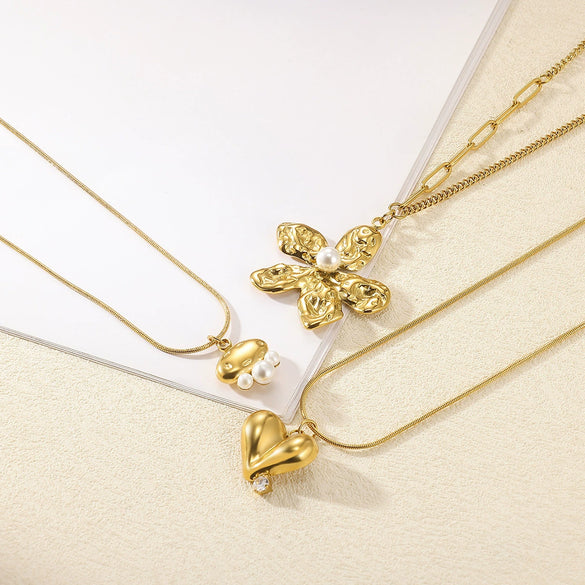 Wholesale Heartshaped Pearl Pendant Crossstyle Clavicle Chain Jewelry For Women Titanium Steel With Electroplating