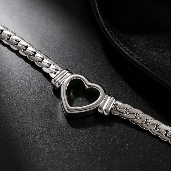 Wholesale Heartshaped Real Gold Plated Snake Bone Chain Necklace For Women Light Luxury Casual Style