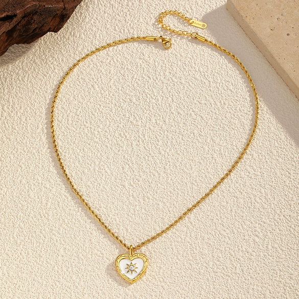 Wholesale Heartshaped Stainless Steel And Titanium Steel Necklace With Zircon Love Pendant For Women Pvd Furnace Vacuum Real Gold Plated