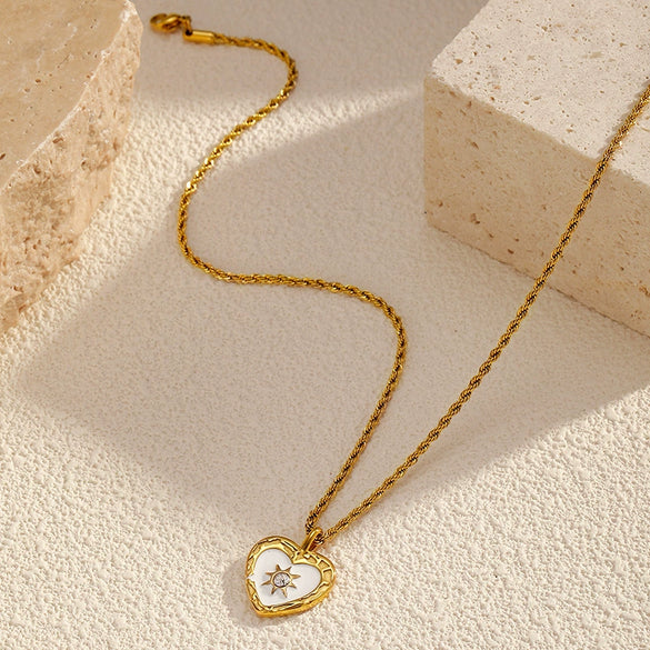 Wholesale Heartshaped Stainless Steel And Titanium Steel Necklace With Zircon Love Pendant For Women Pvd Furnace Vacuum Real Gold Plated