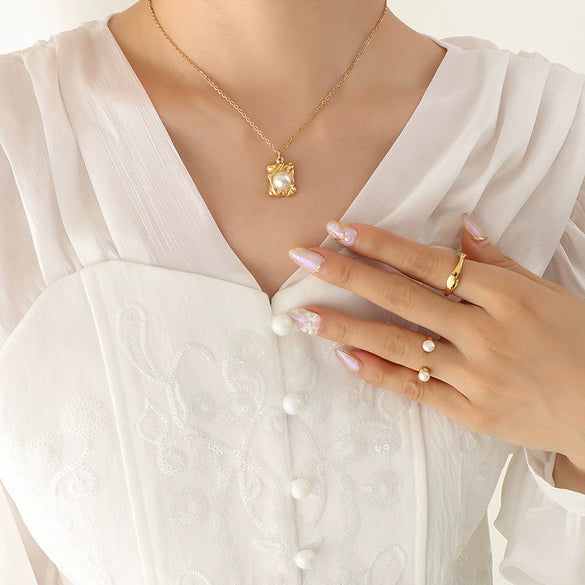 Wholesale Highend Accessories Imitation Pearl Square Pendant Necklace For Women Titanium Steel Geometric Electroplating Style