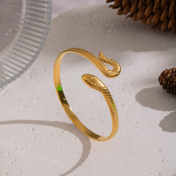 Wholesale Highend Ins Style Textured Snake Stainless Steel Women's Bracelet With Pvd Furnace Vacuum Real Gold Plating