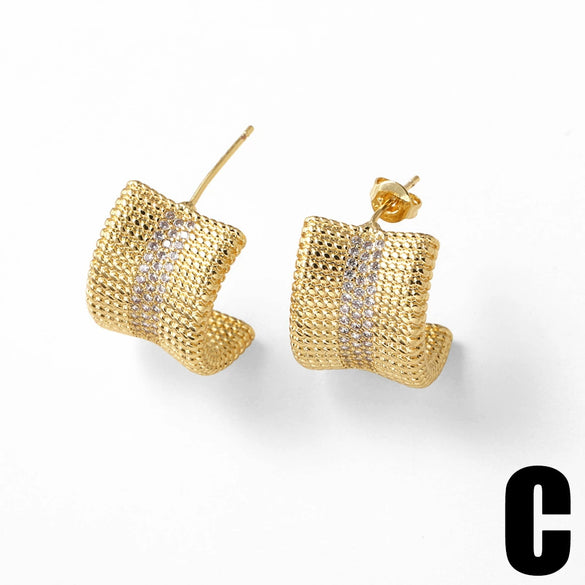 Wholesale Highend Micropaved Zircon Heart Shaped Copper Earrings With 18K Gold Plated Electroplating For Unisex