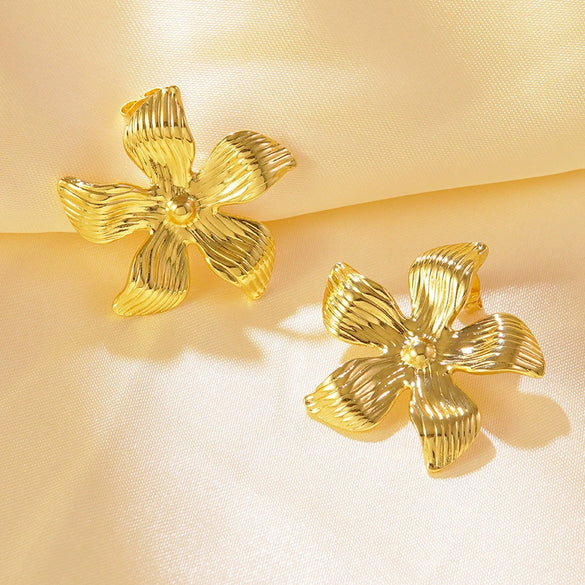 Wholesale Highend Stainless Steel Electroplated Flower Pearl Earrings For Women