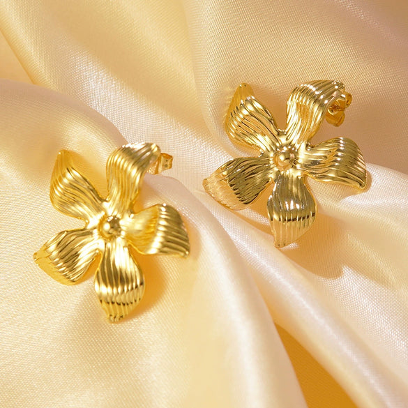 Wholesale Highend Stainless Steel Electroplated Flower Pearl Earrings For Women