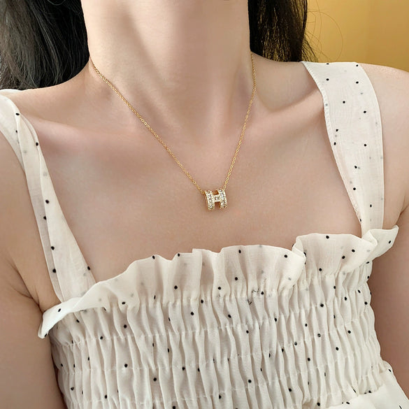 Wholesale Highgrade Titanium Steel Female Necklace With Diamond Inlaid Letter H Pendant And Cross Chain