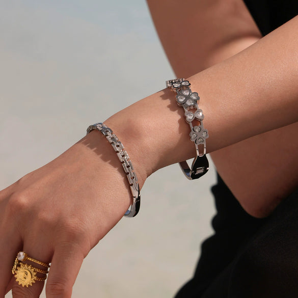 Wholesale Highquality 5A Zircon Buckle Bracelet In Fashionable And Simple Style Made Of Stainless Steel With Electroplating Featuring A Cross Shape