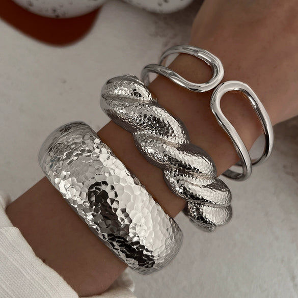 Wholesale Hip Hop Style Exaggerated Irregular Alloy Hammer Bracelet With Electroplating Processing