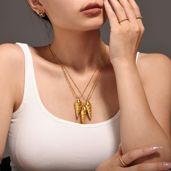 Wholesale Hollow Conch Pendant Double Layer Stacked Necklace In Stainless Steel With Geometric Pattern And Electroplating Treatment For Women