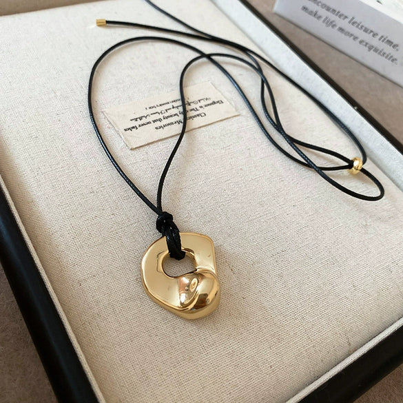 Wholesale Hollow Double Heart Pendant Necklace Alloy Clavicle Chain With Electroplating For Women Sweet Cool Style