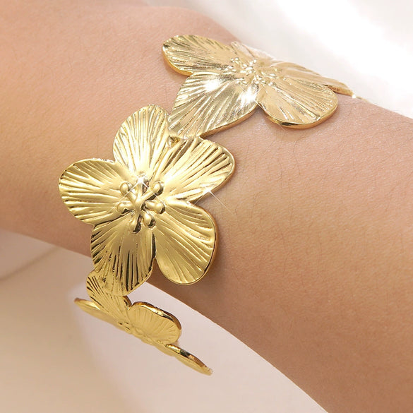 Wholesale Hydraulic Pressure Vintage Flower Stainless Steel Open Bracelet