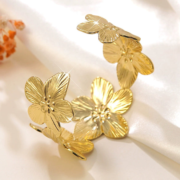 Wholesale Hydraulic Pressure Vintage Flower Stainless Steel Open Bracelet