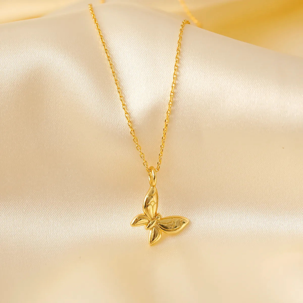 Wholesale IG Style Classic Style Butterfly Copper 18K Gold Plated Pendant Necklace