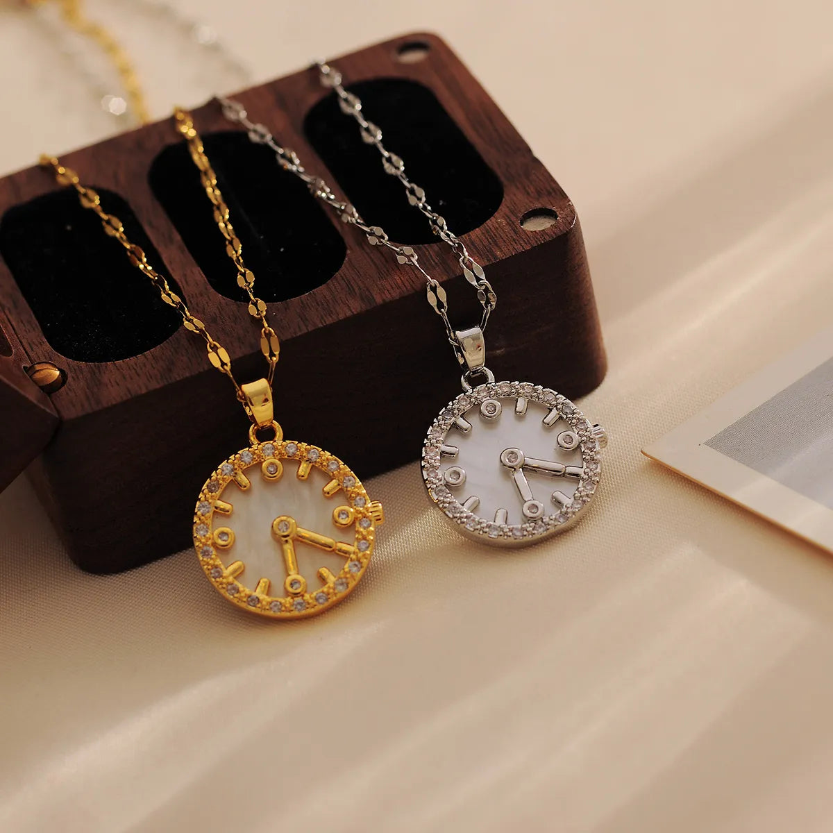 Wholesale IG Style Shiny Clock Titanium Steel Copper Inlay 18K Gold Plated Zircon Pendant Necklace