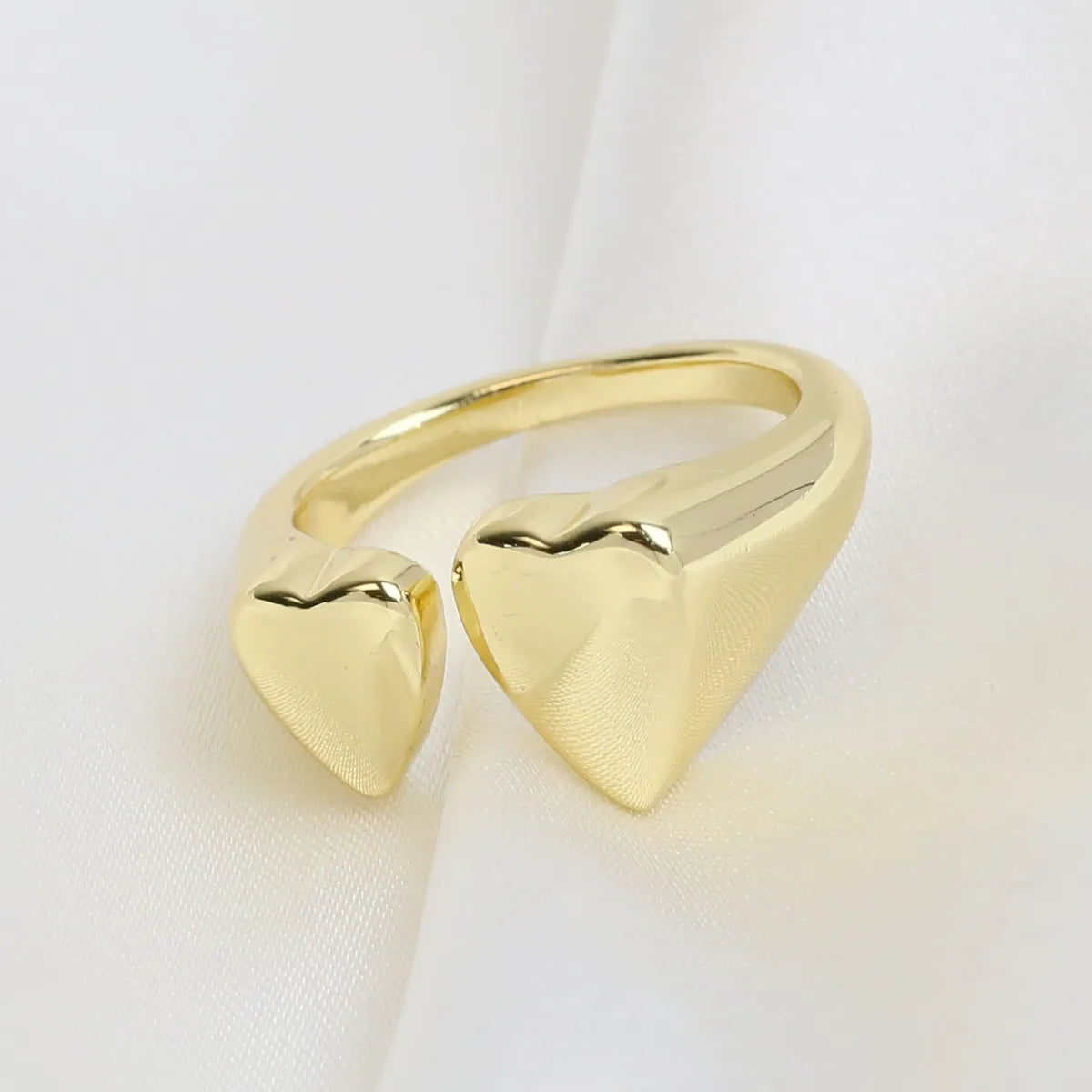 Wholesale IG Style Sweet Heart Shape Copper 18K Gold Plated Open Rings