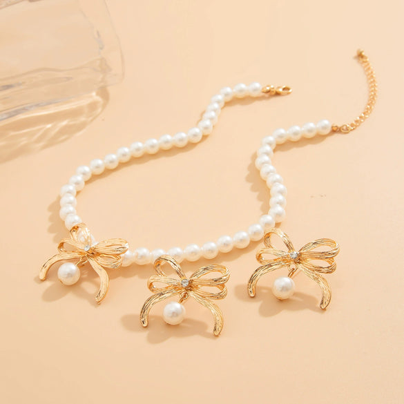 Wholesale Imitation Pearl And Alloy Ball Bead Chain Bow Collarbone Necklace With Electroplating Treatment Light Luxury Style