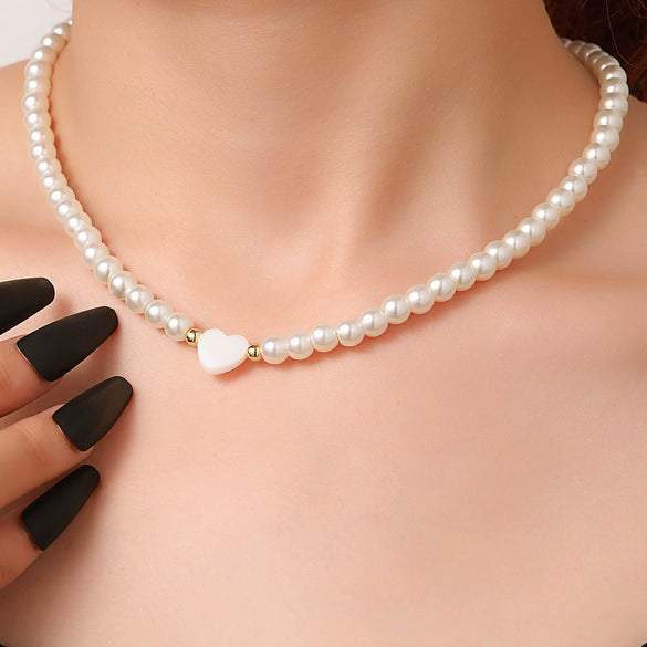 Wholesale Imitation Pearl And Alloy Heart Shape Handmade Necklace With Snake Bone Chain