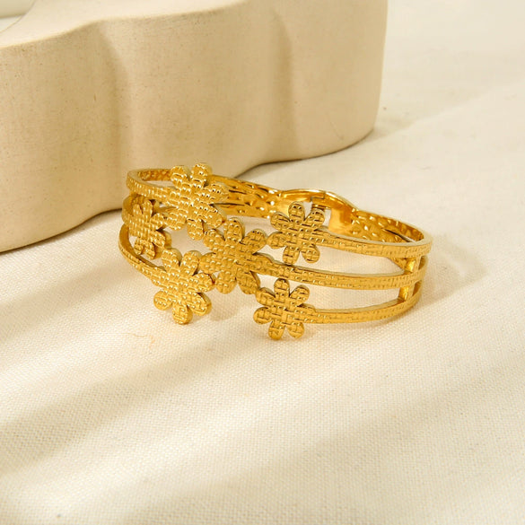 Wholesale Ins Floral Hollow Stainless Steel 18K Gold Plated Bracelet For Women