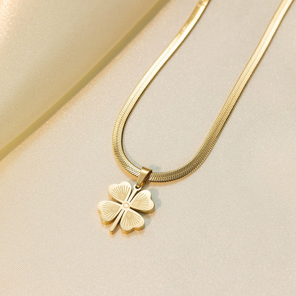 Wholesale Ins Style Women's Jewelry Titanium Steel Necklace With Clover Pendant And Plants And Flowers Pattern Electroplated Design