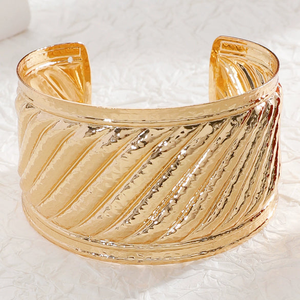 Wholesale Iron Electroplated Gold Widebrimmed Irregular Geometric Minimalist Retro Exaggerated Personality Bracelet Jewelry