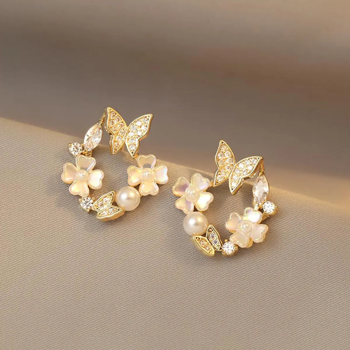 Wholesale Jewelry 1 Pair Elegant Flower Butterfly Alloy Artificial Pearls Artificial Diamond Ear Studs