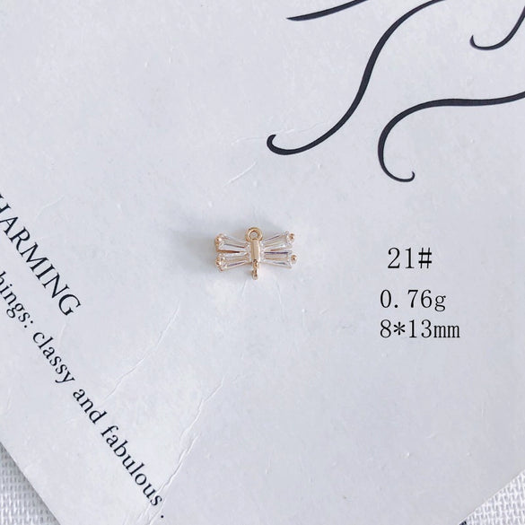 Wholesale Jewelry Accessories Copper Zircon Inlay Flower Moon Hollow Necklace Material
