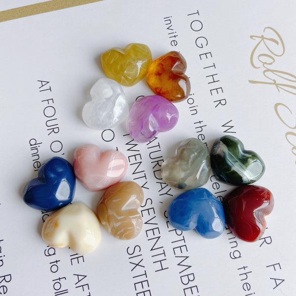 Wholesale Jewelry Accessories Plastic Resin Heartshaped Stone Mobile Phone Case Pendant With Cream Water Ripple Smoke Design