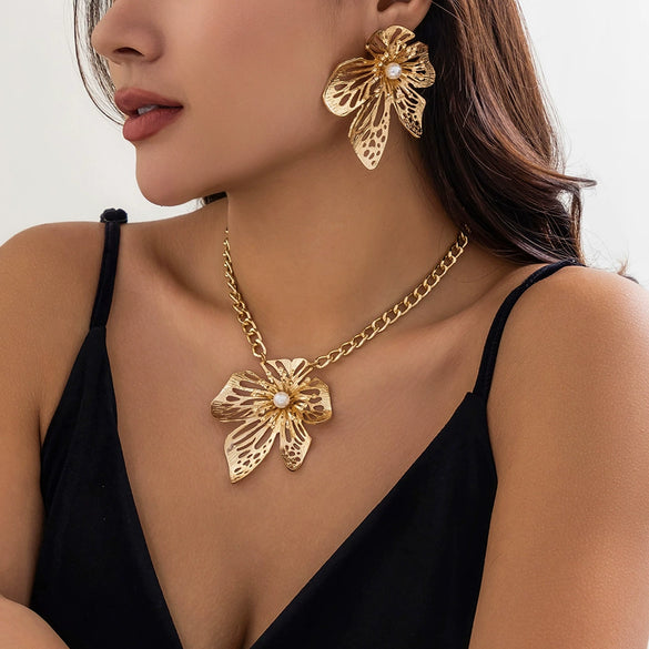 Wholesale Jewelry Alloy Geometric And Flower Patterned Hollow Necklace With Electroplating For Women In Ins Style