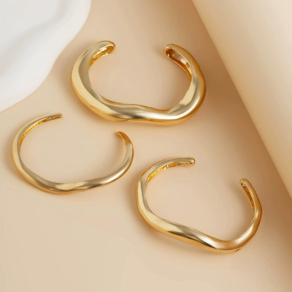 Wholesale Jewelry Alloy Geometric Hollow Pleated Ring And Irregular Cambered Bracelet Set With Electroplating