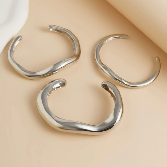 Wholesale Jewelry Alloy Geometric Hollow Pleated Ring And Irregular Cambered Bracelet Set With Electroplating