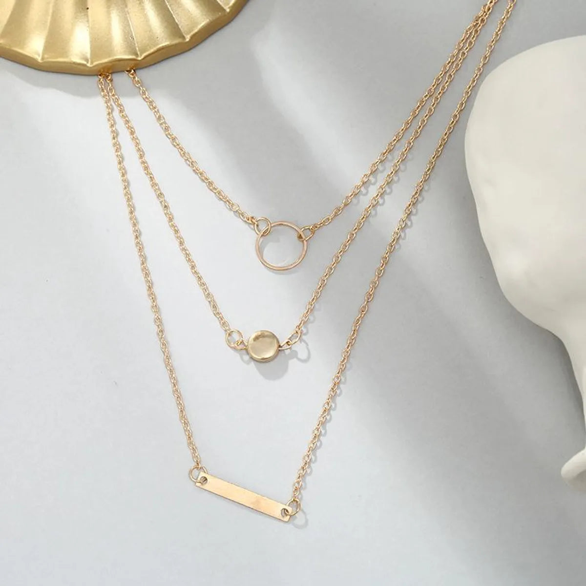 Wholesale Jewelry Alloy Simple Geometric Circle Pendant Fashion Necklace Women