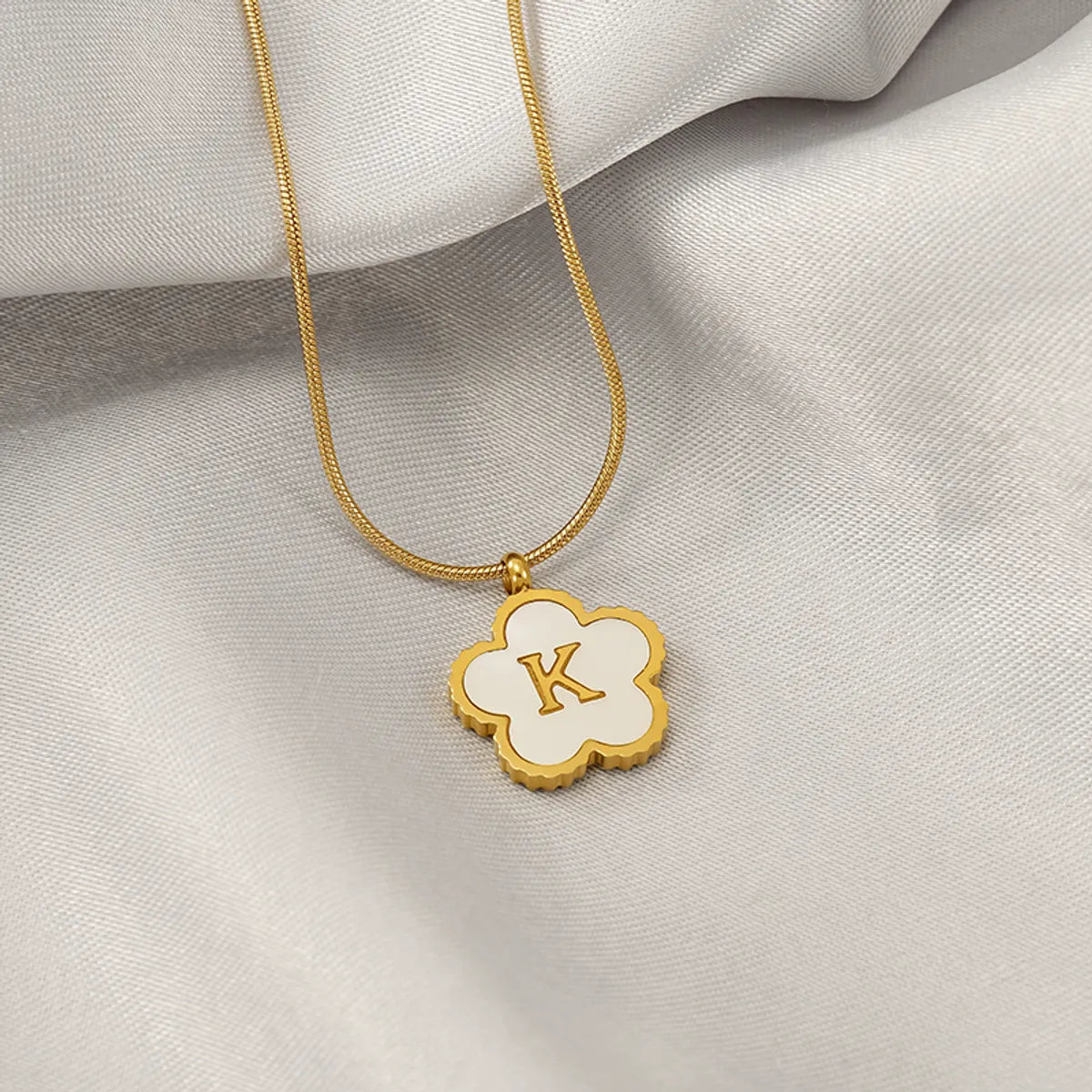 Wholesale Jewelry Basic Classic Style Letter Flower 304 Stainless Steel Shell 18K Gold Plated Plating Inlay Pendant Necklace