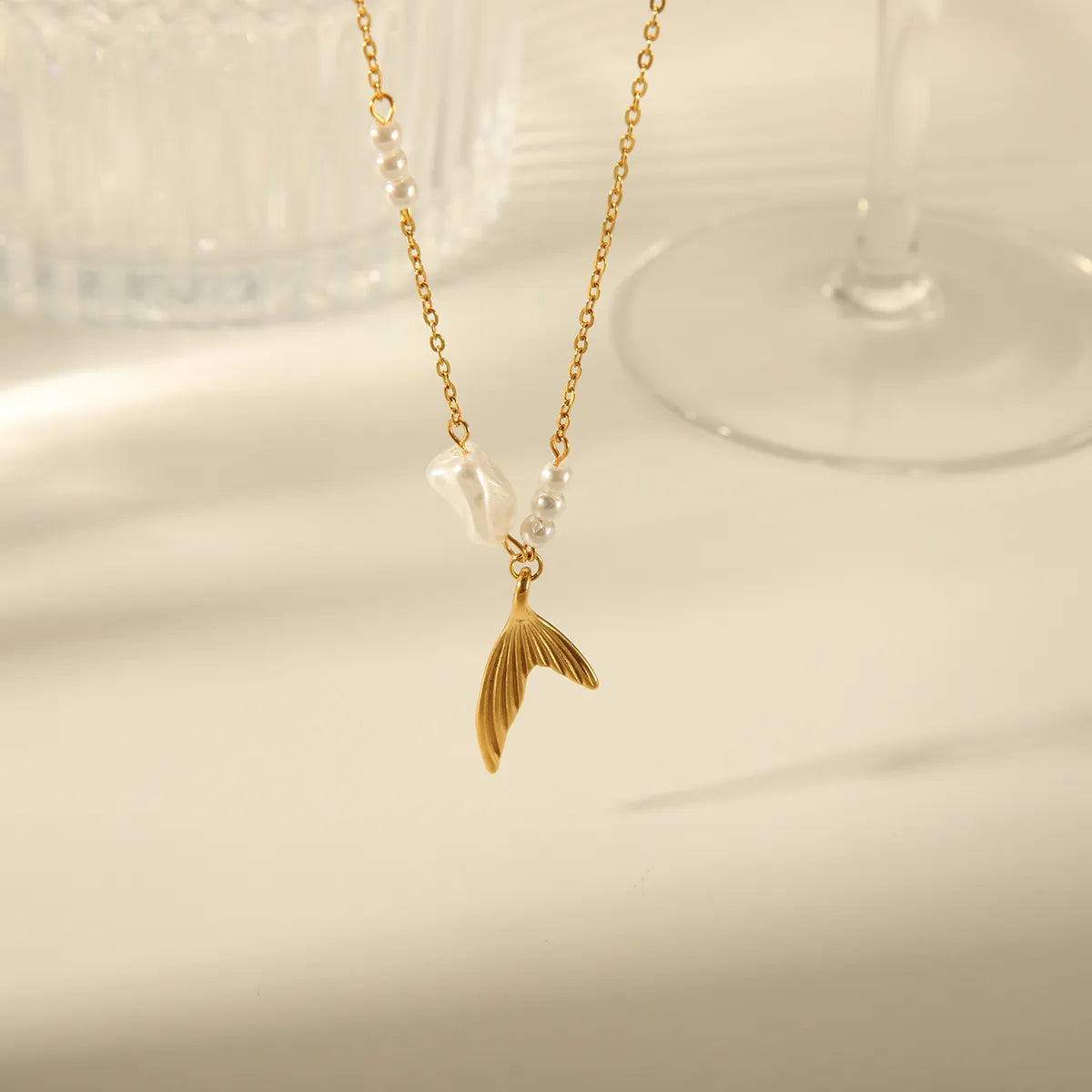 Wholesale Jewelry Beach Commute Dolphin Shell Fish Tail 304 Stainless Steel Acrylic 18K Gold Plated Plating Inlay Pendant Necklace