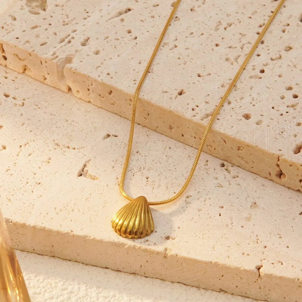 Wholesale Jewelry Beach Sweet Simple Style Shell 304 Stainless Steel 18K Gold Plated Plating Pendant Necklace