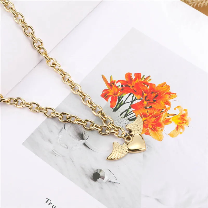 Wholesale Jewelry Casual Heart Shape Wings 304 Stainless Steel 18K Gold Plated Pendant Necklace