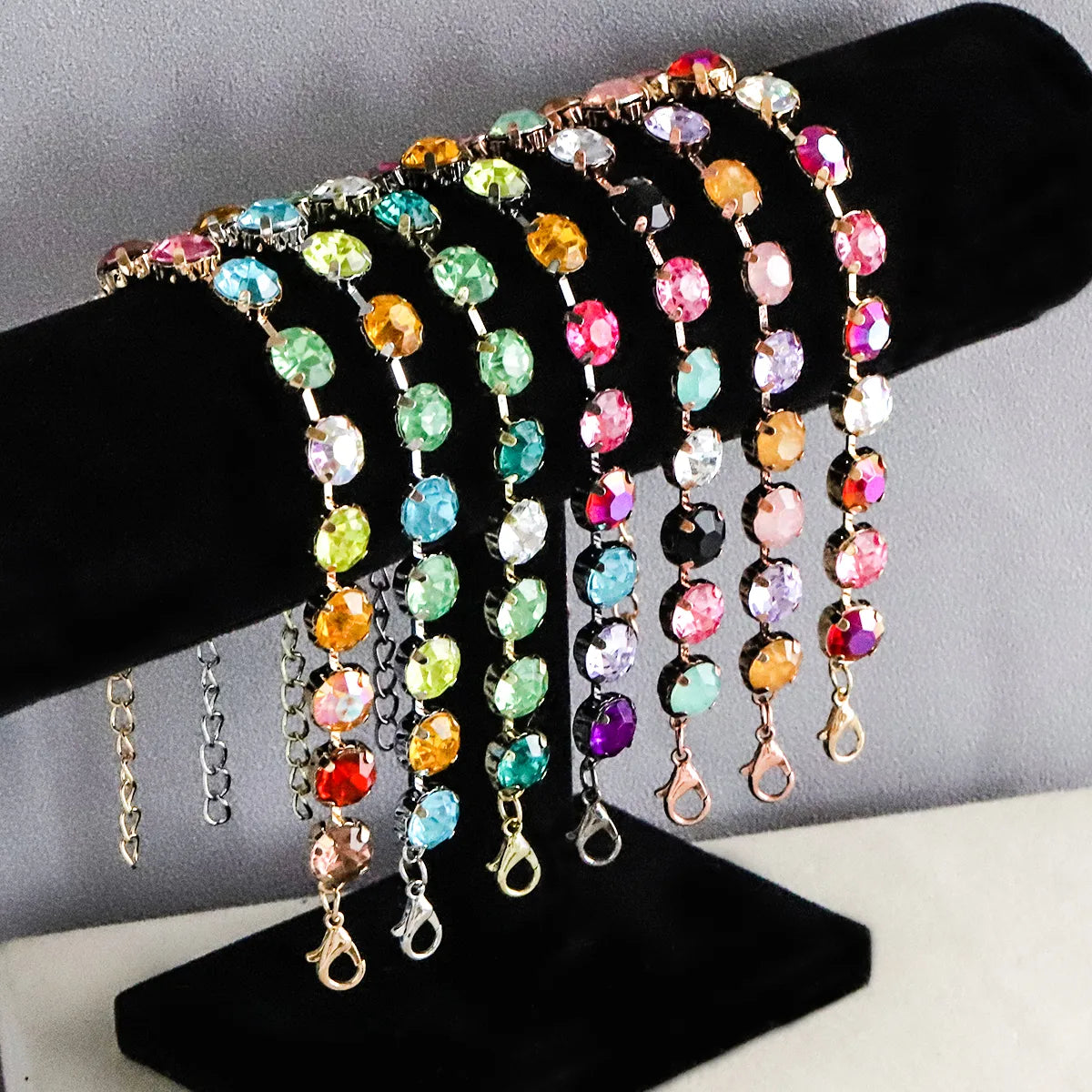 Casual Shiny Geometric Alloy Inlay Artificial Gemstones Women'S Bracelets