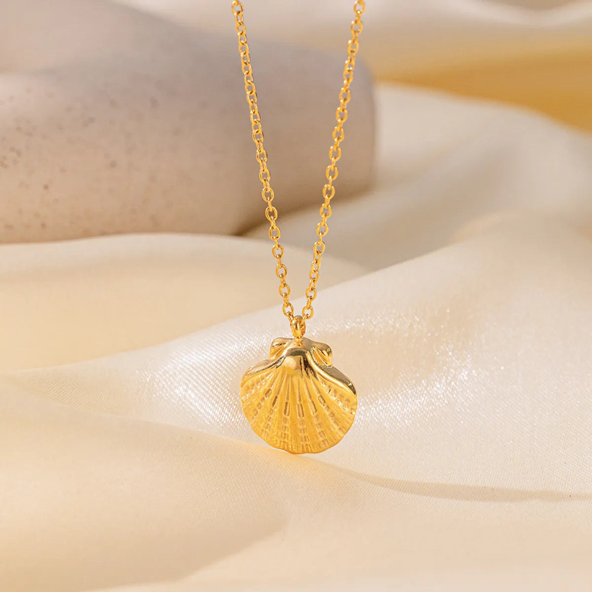 Wholesale Jewelry Casual Simple Style Shell 304 Stainless Steel 18K Gold Plated Scallop Polishing Plating Pendant Necklace