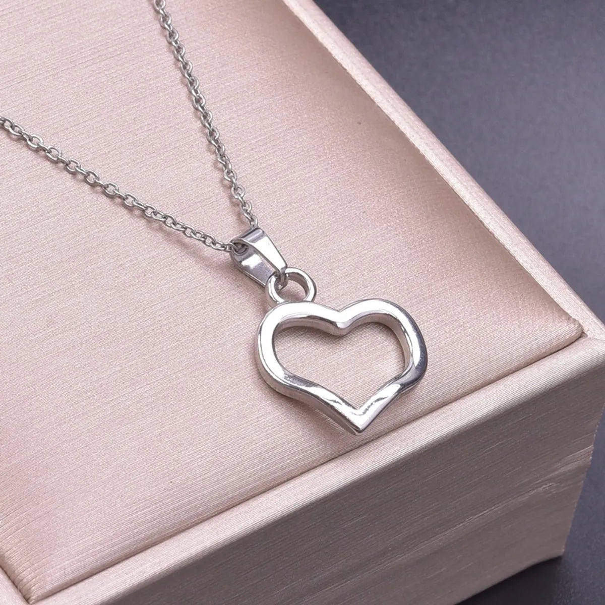 Wholesale Jewelry Casual Sweet Heart Shape 304 Stainless Steel 18K Gold Plated Hollow Out Charms Pendant Necklace