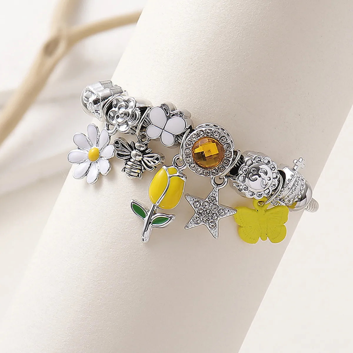 Casual Vacation Pastoral Star Flower Bee Rhinestones Arylic Alloy Wholesale Bangle