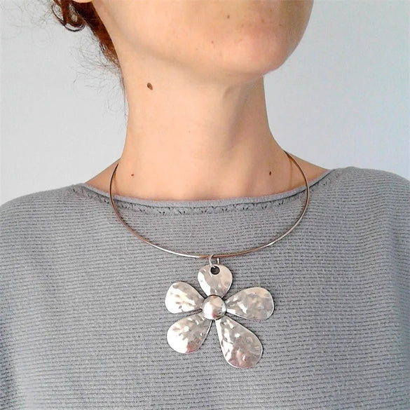 Chinoiserie Flower Alloy Women'S Choker