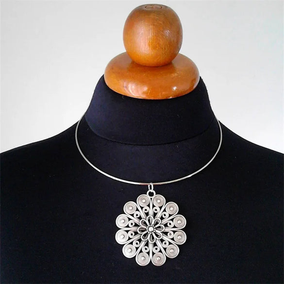 Chinoiserie Flower Alloy Women'S Choker