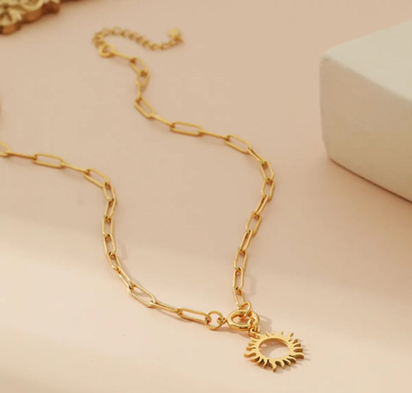 Wholesale Jewelry Classical Vintage Style Lady Sun Moon Heart Shape 304 Stainless Steel Pendant Necklace