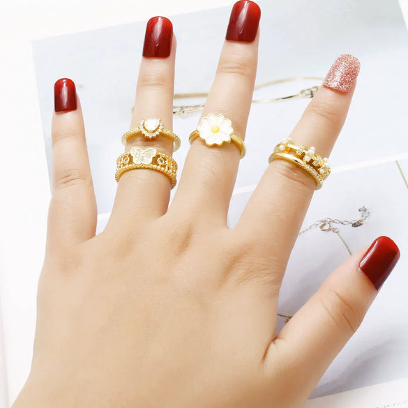 Wholesale Jewelry Copper Plated 18K Gold Heart Shaped Chrysanthemum Ring For Women Electroplated Minimalist Style