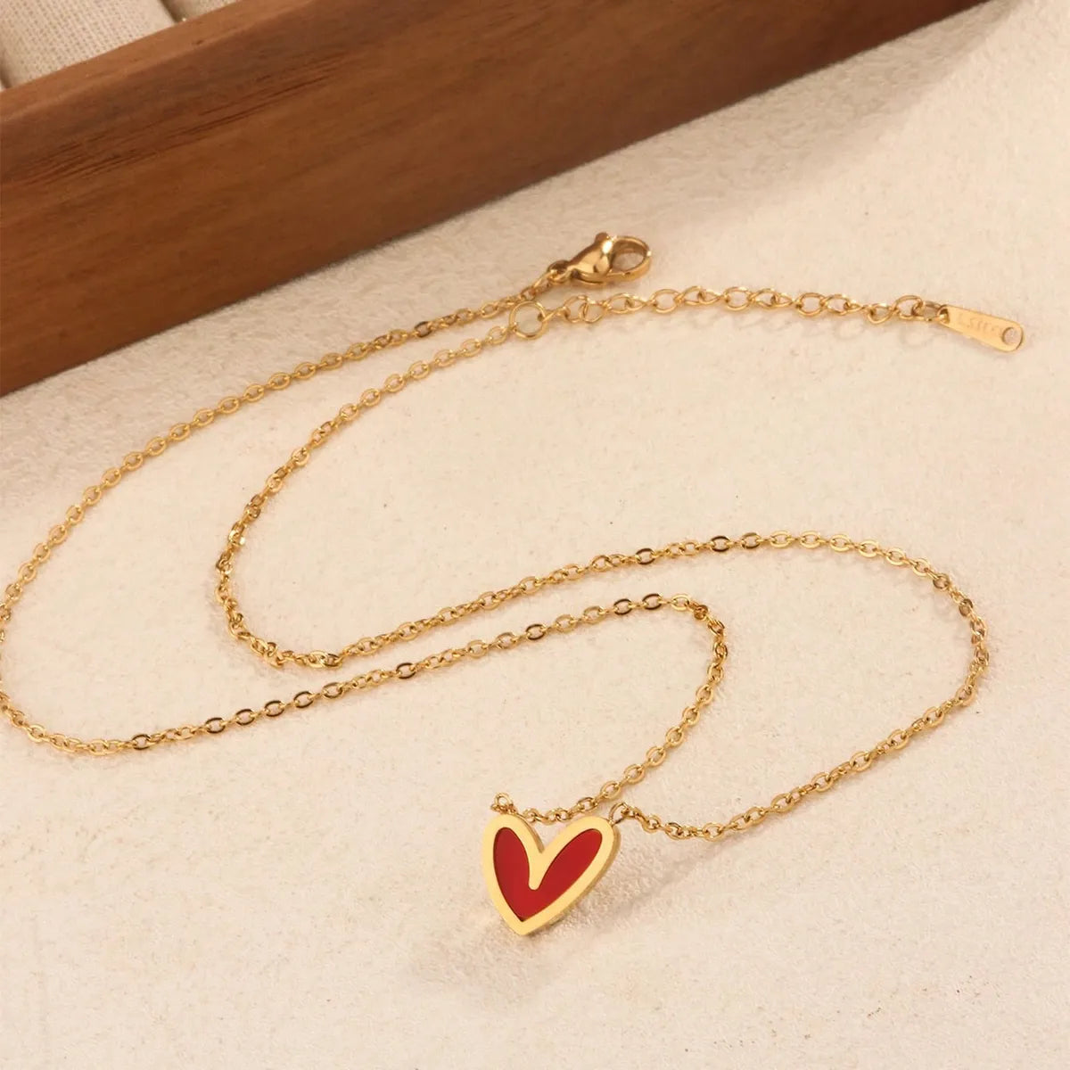 Wholesale Jewelry Cute Commute Heart Shape 304 Stainless Steel Acrylic Shell 18K Gold Plated Inlay Pendant Necklace