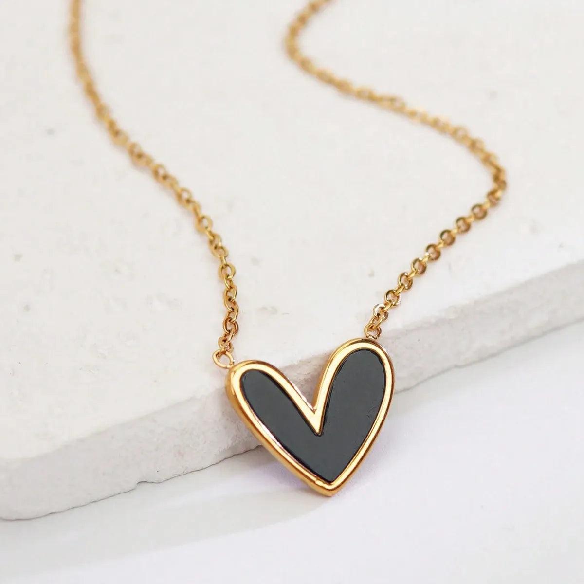 Wholesale Jewelry Cute Sweet Asymmetrical Heart Shape 304 Stainless Steel Acrylic 18K Gold Plated Inlay Pendant Necklace