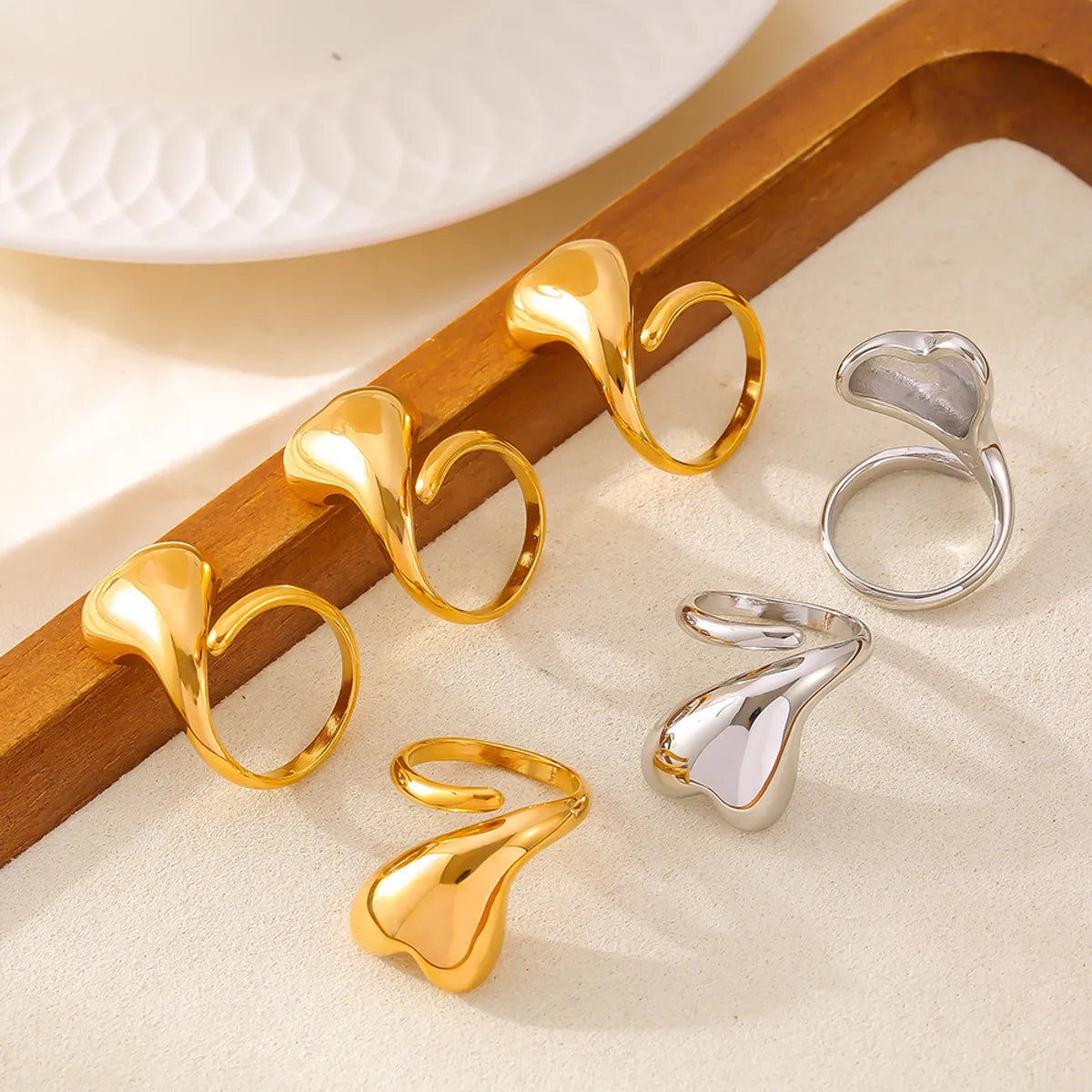 Wholesale Jewelry Elegant Exaggerated Modern Style Heart Shape Titanium Steel 18K Gold Plated Plating Rings